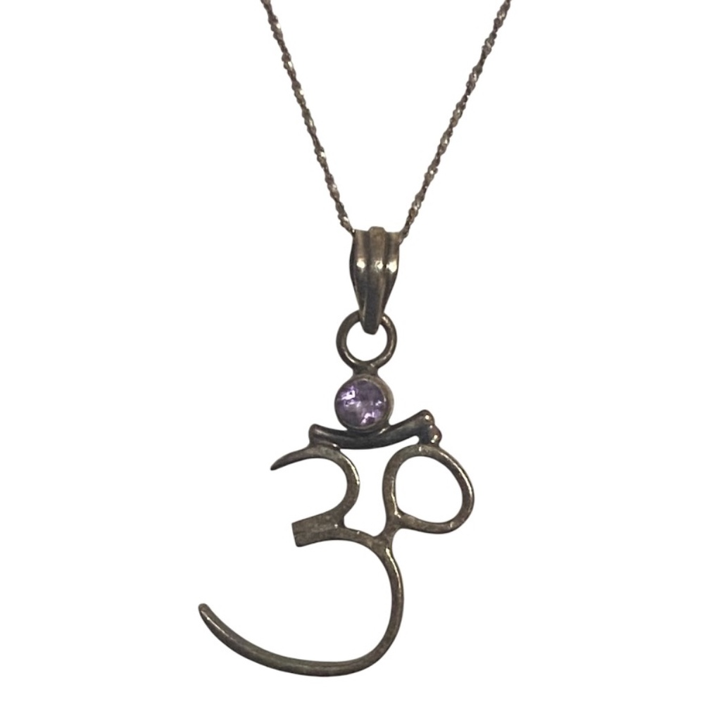 Sterling silver OM pendant & chain with amethyst